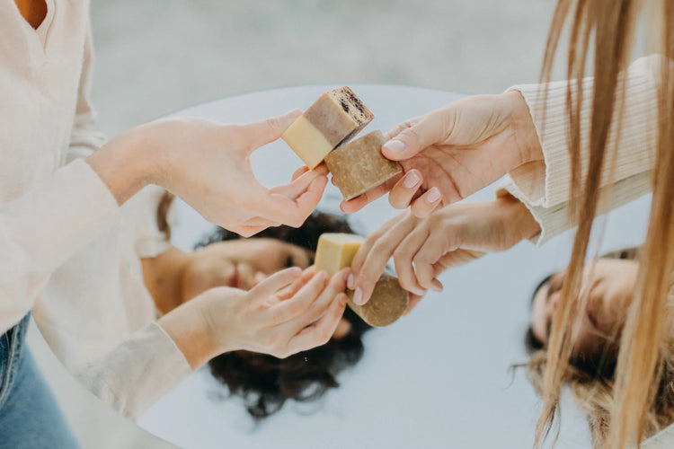 Rutinas naturales con cosmética sólida y aceites